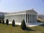 Масштабная модель храма(1:25) в парке Миниатюрк в Турции.